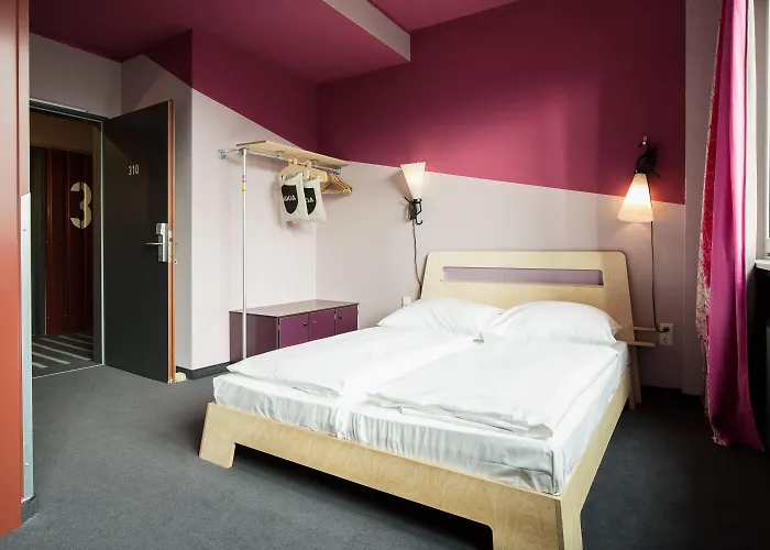 Superbude St Georg Hotel 2*